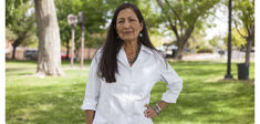 Deb Haaland, première ministre amérindienne