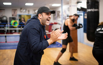 Y a-t-il de bons choix ? Reportage auprès d'une juge et d'un entraîneur de boxe