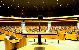 Raconterlavie.fr : “le Parlement des invisibles”