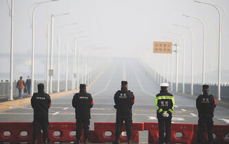 Surveiller et contenir : Foucault à Wuhan