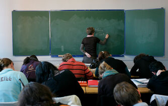 “Ma mission d’enseignant m’interdit de céder à la peur”, par Nicolas Tenaillon