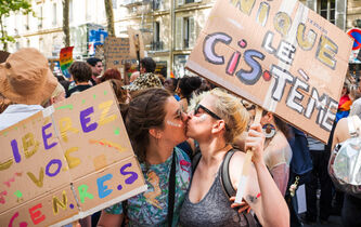 “Le mouvement ‘queer’ induit à repenser la place des normes dans la libération sexuelle”