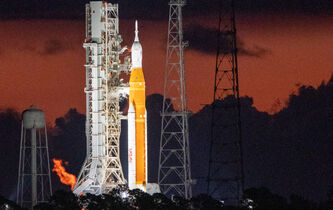 La conquête de la Lune et la destruction de la Terre
