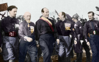 Du post-fascisme à la post-histoire